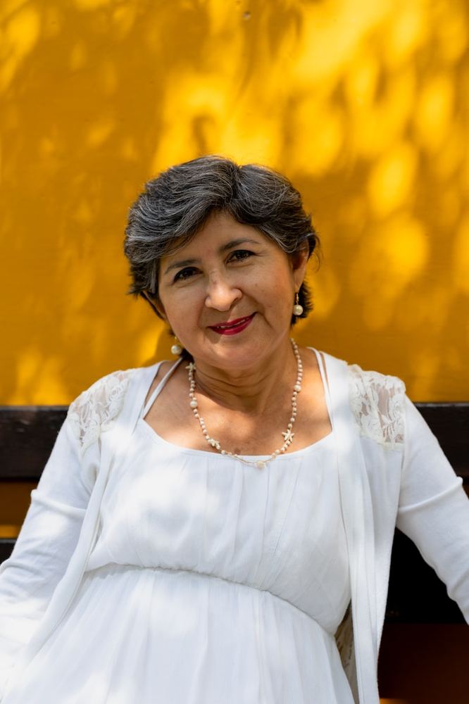 Elena, mujer mexicana de 72 años, retrato digno y cálido