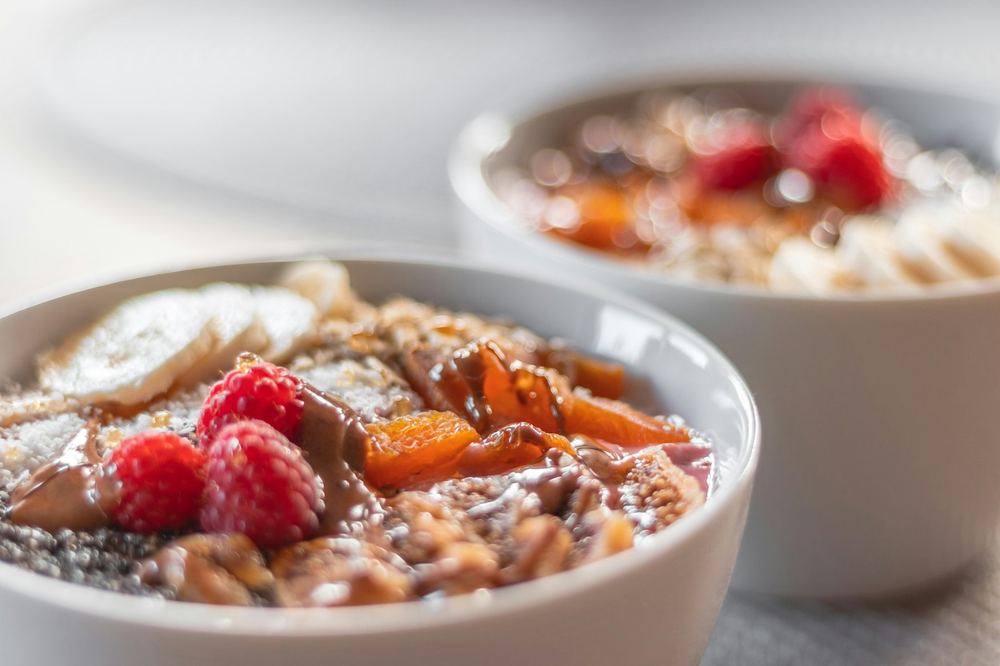 Avena con leche, semillas y fruta