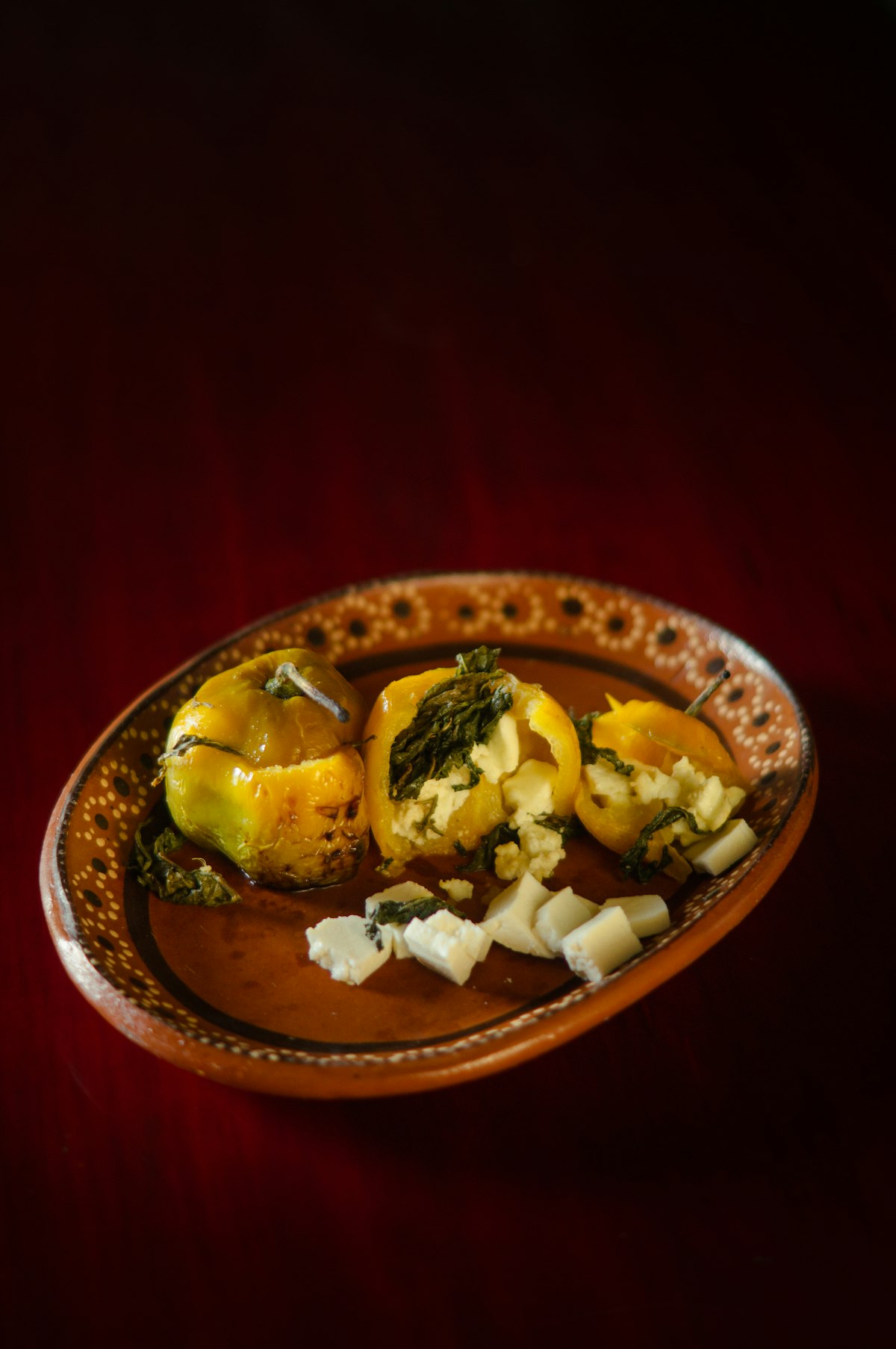 Platillo casero mexicano con verduras, chile y frijoles